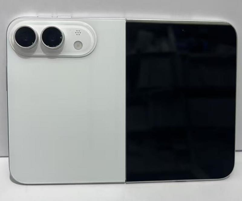蘋果首款摺疊機長這樣？iPhone Fold 模型機實照流出，5 大設計細節一次看