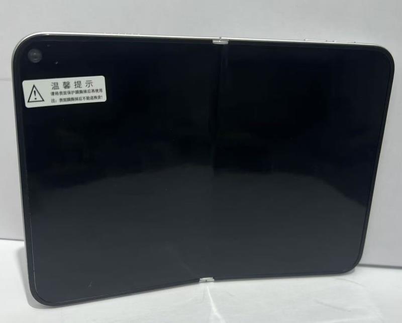 蘋果首款摺疊機長這樣？iPhone Fold 模型機實照流出，5 大設計細節一次看